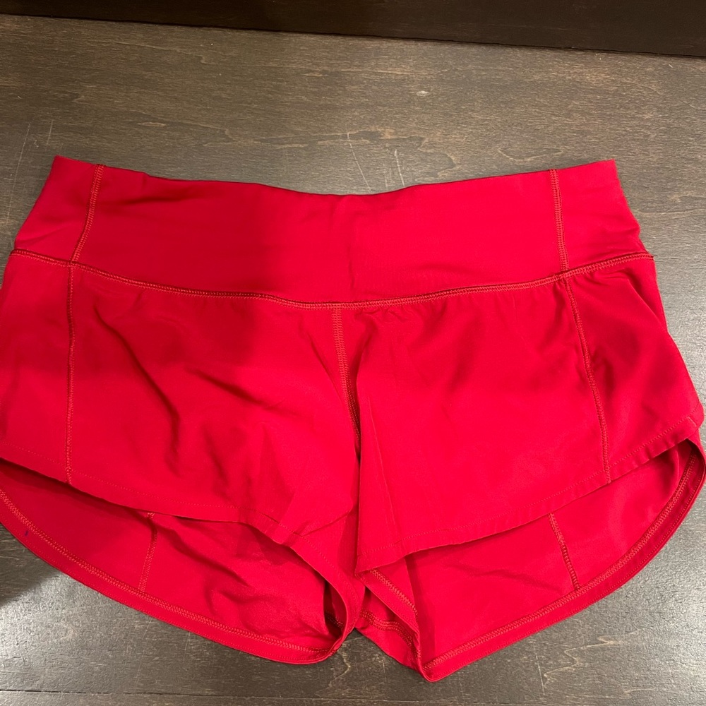 Red low rise speed up short
